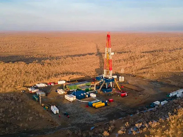 吐哈油田52條措（cuò）施築牢防洪“大壩”(圖1)