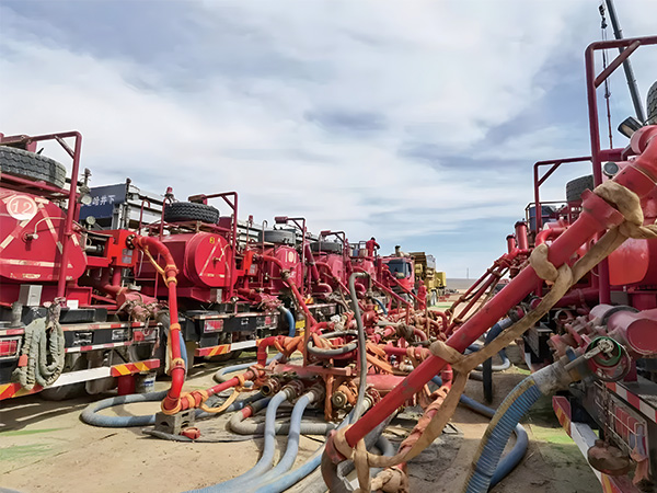 吐哈油田石頭縫壓出效益油(圖1)